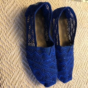 Woman’s Cobalt Blue Tom’s 6.5 shoes